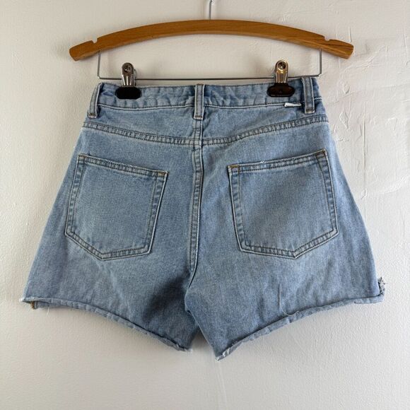 Billabong Women's Faded Denim Wash How Bout That Denim Shorts Size 26 - Picture 2 of 8
